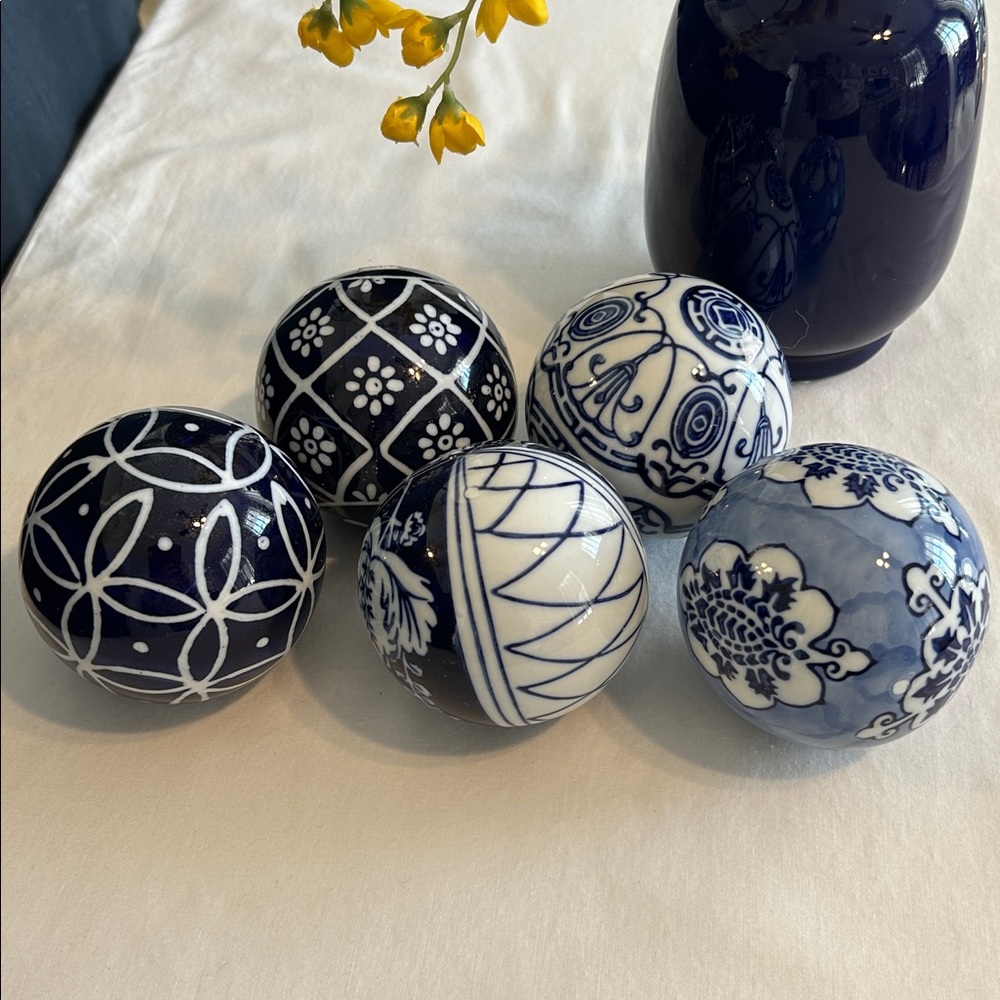 Home Decor 5 spheres in basket Ceramic Chinoiserie Orbs Cobalt blue table decor - Picture 3 of 6